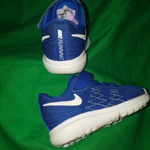 Blue tenis shoes